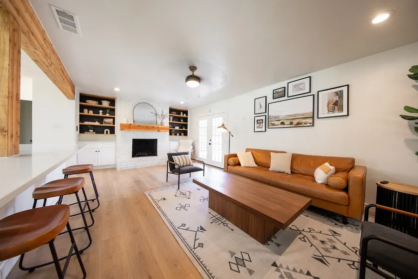 LUX ~Richardson 3 bedroom Home~ Pet Friendly - Image 1