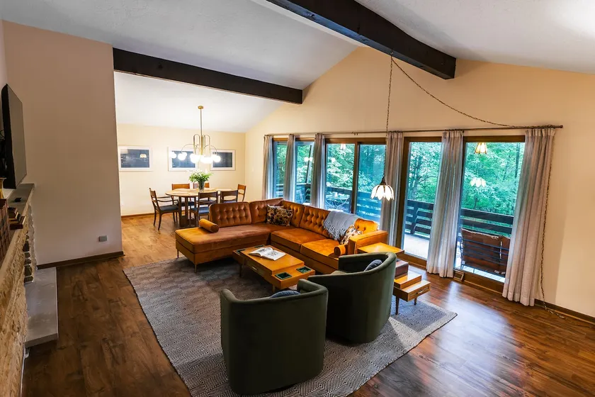 Groovy Cedar Chalet Forest View - Image 1