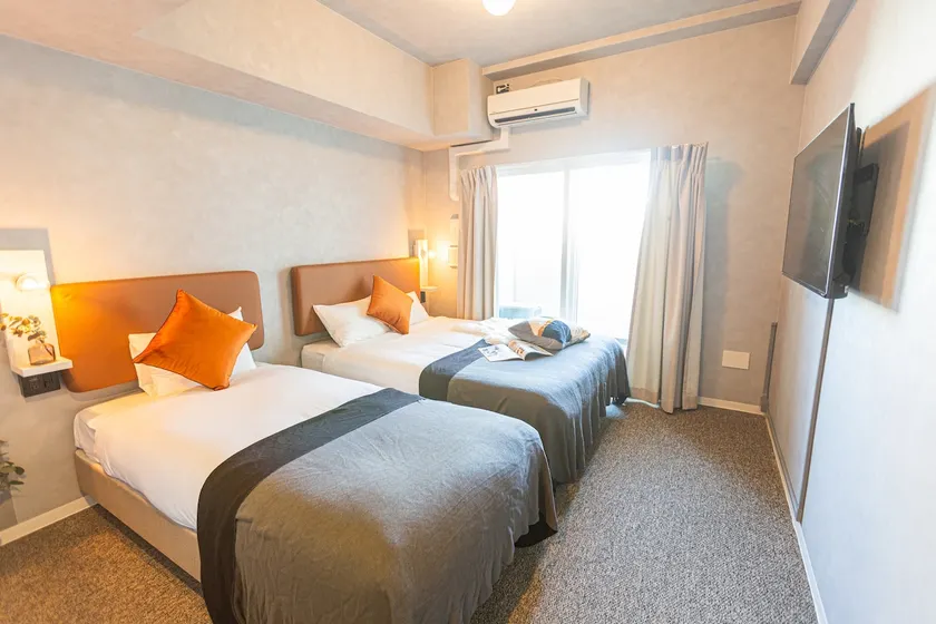 Umeda/Hankyu/Whity/2bed/JR/subway/USJ/Kyoto/Hep5. - Image 1