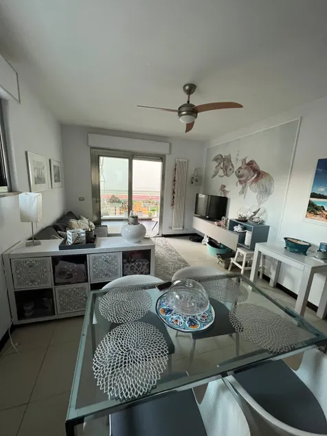 Apartment in a residence - Image 1
