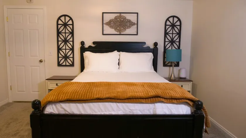 Simple, Central Condo - Image 1