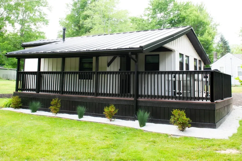 Lakeside Retreat - Image 1