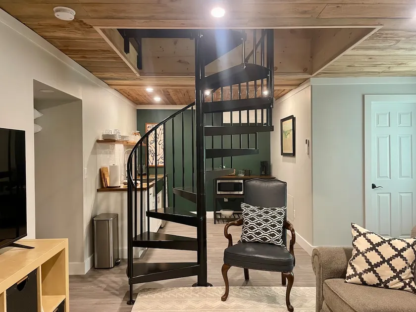 Unique Loft Apartment - Image 1