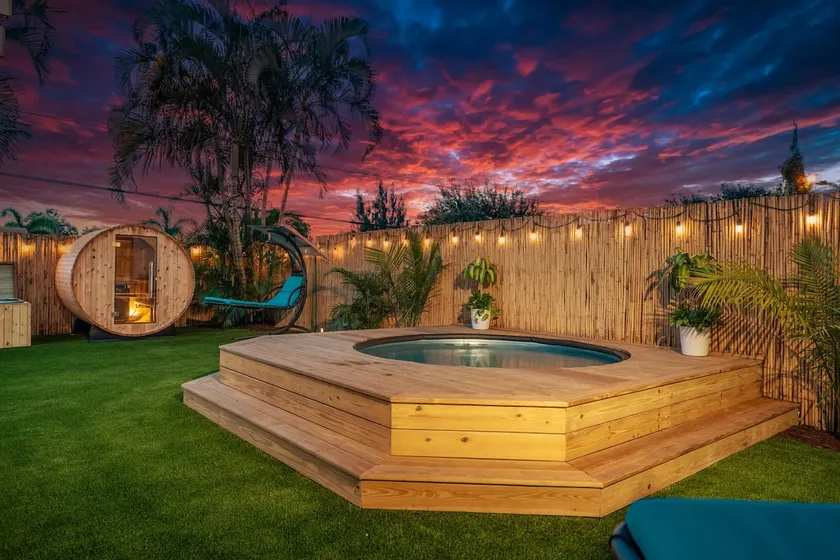 Bio Hackers! Pool, Sauna, ColdPlunge, HotTub - Image 1