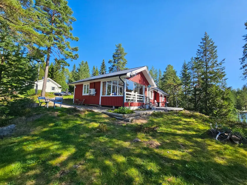 Waterfront cabin - Image 1