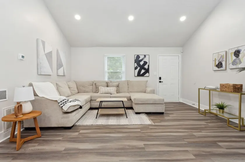 Modern 2BR | Ideal for Work & Travel - Image 1