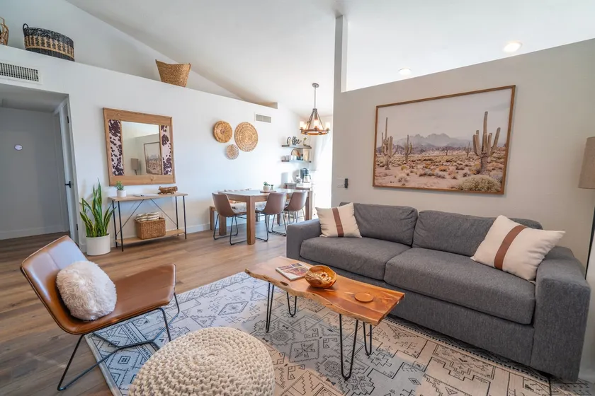 Southwest Nest- FREE Heated Pool, Hiking & Views - Image 1