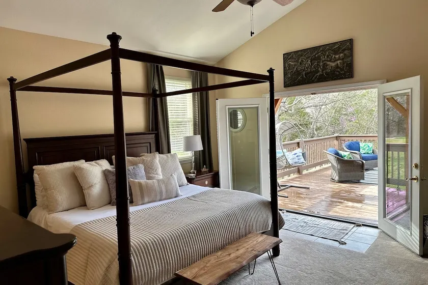 Comfy home overlooking the 7th. - Image 1