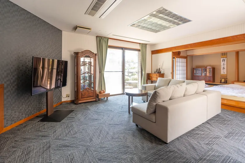 Experience Local Life in Hiroshima | BBQ Allowed | 3LDK, 150 sqm | Free Parking | Entire House Rental | Garden & Courtyard - Image 1