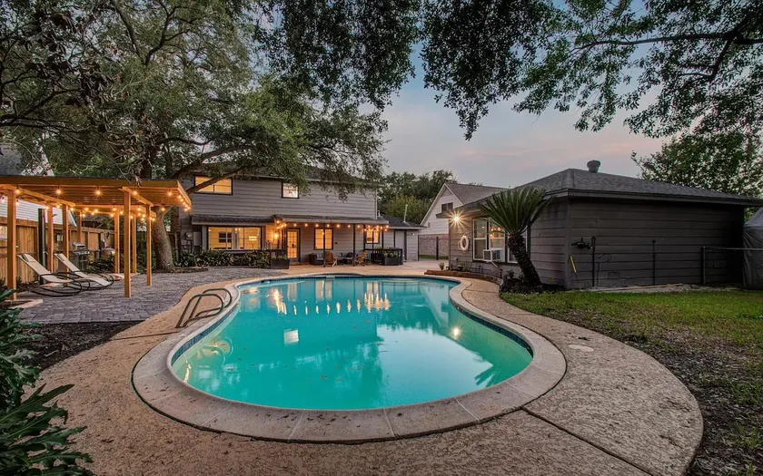 Luxury Oasis | Pool, Arcade, BBQ & Sleeps 12 - Image 1