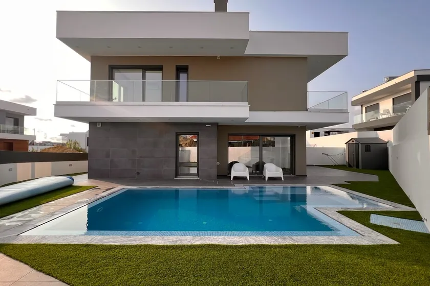 South Bay Pool House - Image 1