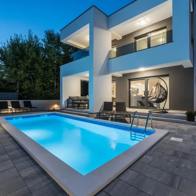 Villa Nelly with heated pool - Image 1