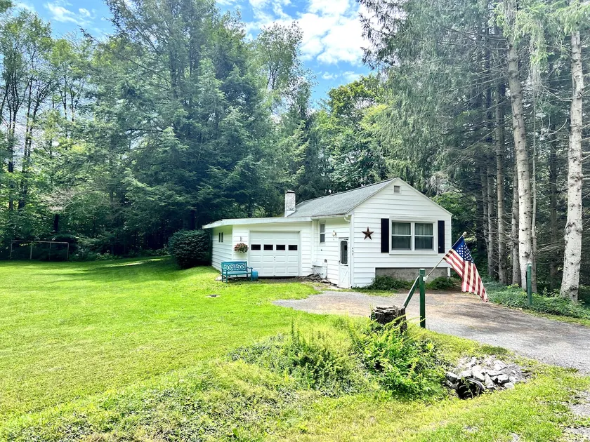 Thee Old Stro House -Newfield - Image 1
