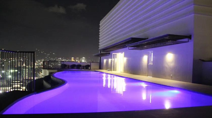 Modern Studio with Infinity pool Netflix Disney+ - Image 1