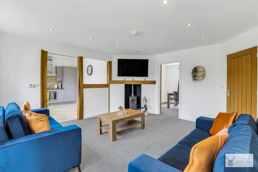 Comfortable 3-Bed Dormer Bungalow Family & Business Friendly - Image 1