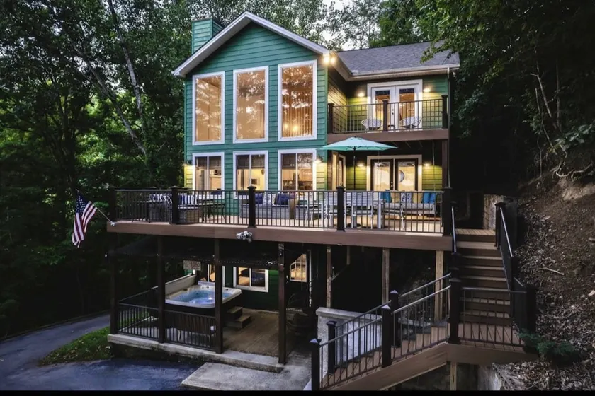 Evergreen Lodge - Image 1