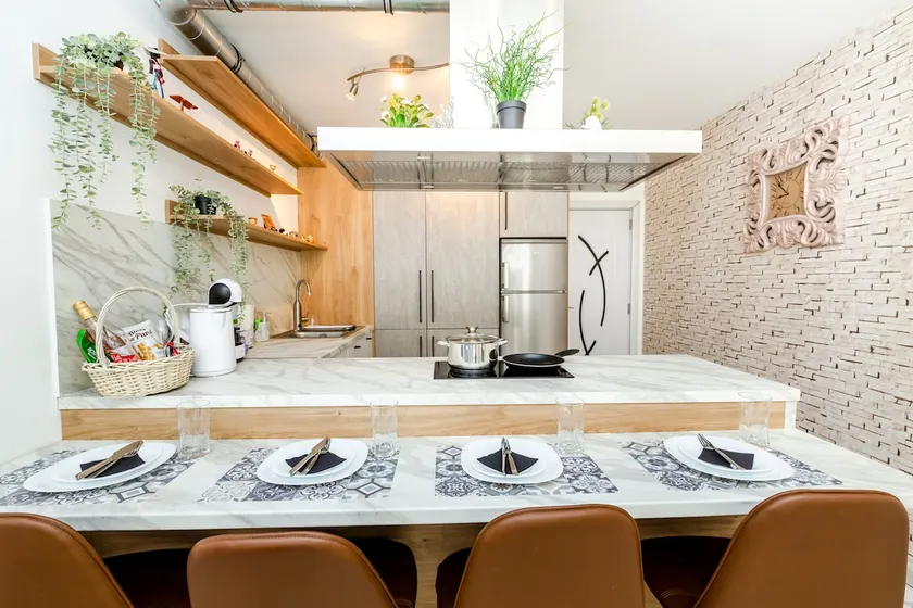 The White Apartment 3BR - free parking - Image 1