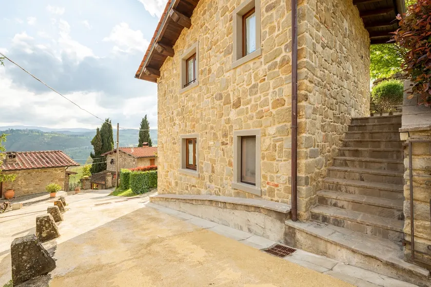 ESTER HOUSE WITH POOL, ASK PRICE DIRECTLY TO THE OWNER - Image 1