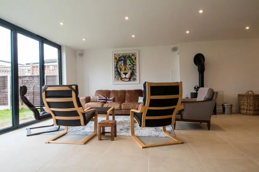 Stunning home, idyllic village location, sleeps 8 - Image 1