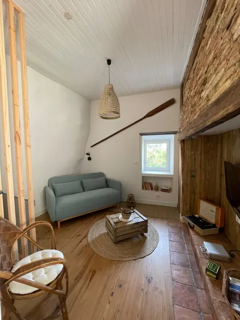 Le Fourbiel – Atypical village house - Image 1