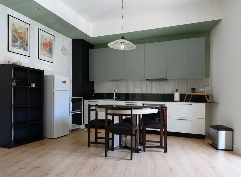 Spacious, homey, close to the harbor and the beach - Image 1