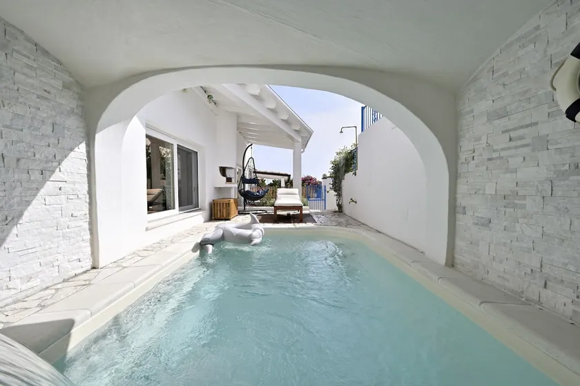 Villa with private pool near the beach - Image 1