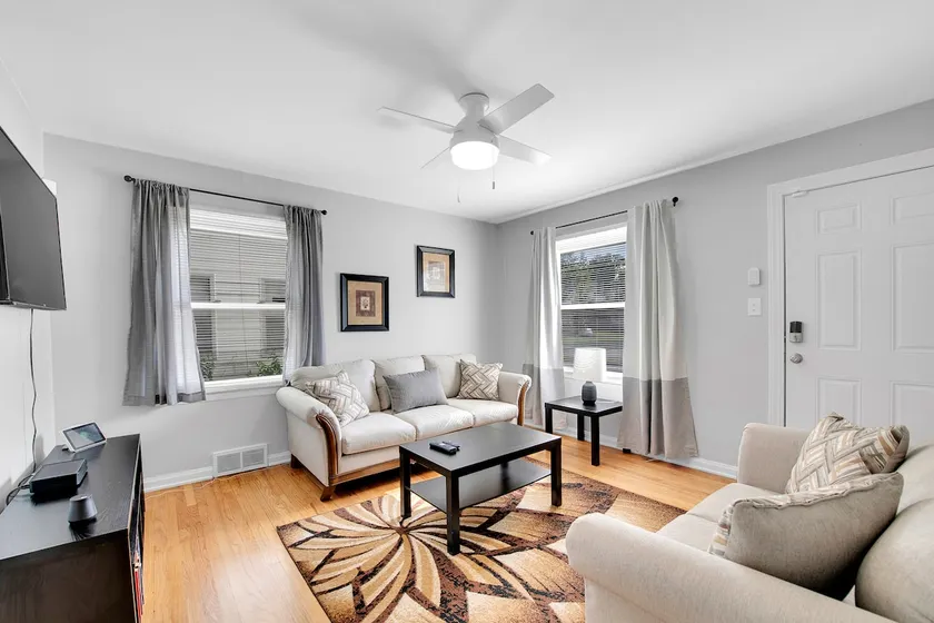 convenient Home Near DT Royal Oak Zoo Beaumont - Image 1
