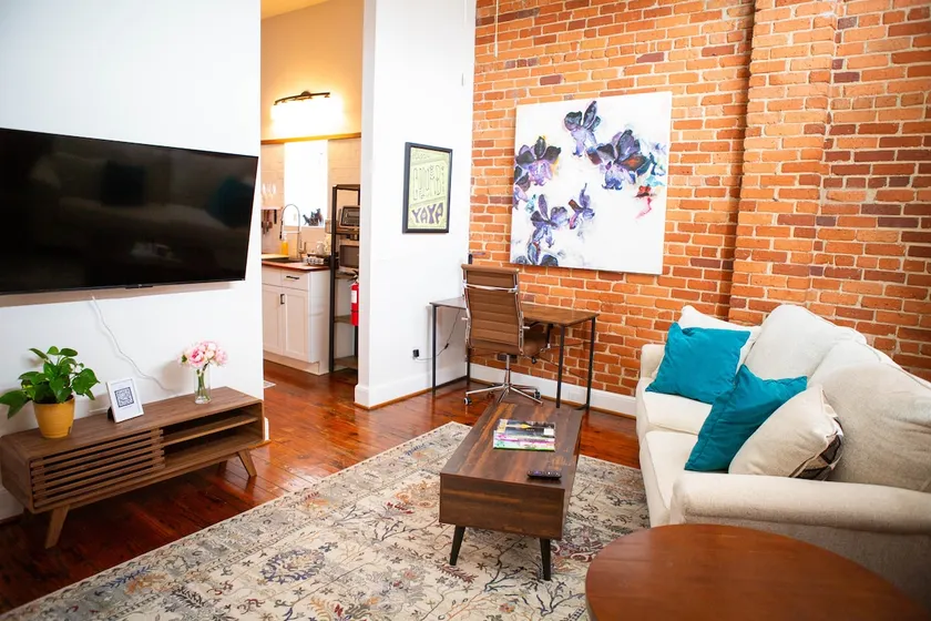 Heart of the Vista Apartment - Image 1