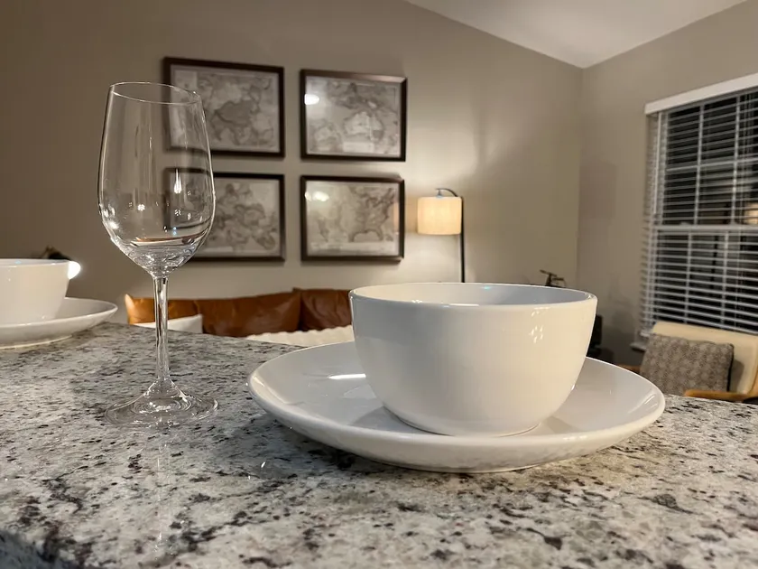 *The Frequent Flyer* 2bed/2bath ensuites Garage - Image 1