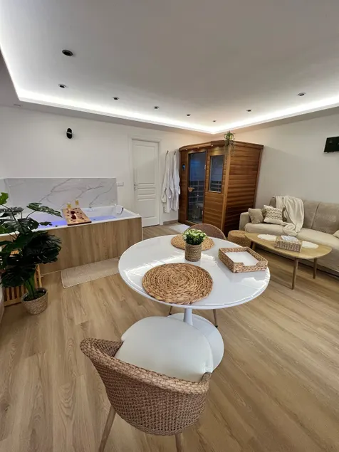 Charming apartment - Image 1