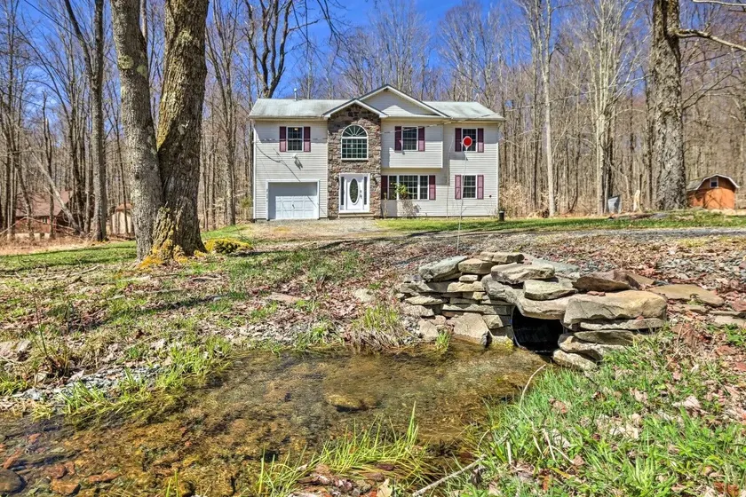 Villa in der Arrowhead Pocono Resort-Gemeinschaft, zu Fuß zum See. - Image 1