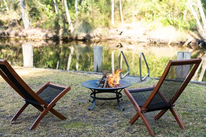 Blue Gum | 3pm check out | Waterfront retreat - Image 1