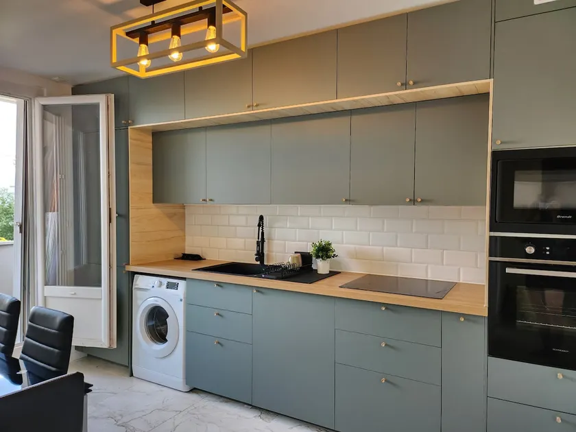 Spacious and Renovated Apartment - Image 1