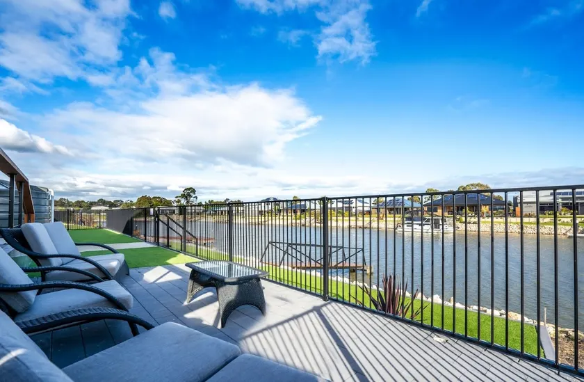 TheRiverbend43 Wellington Marina - Image 1
