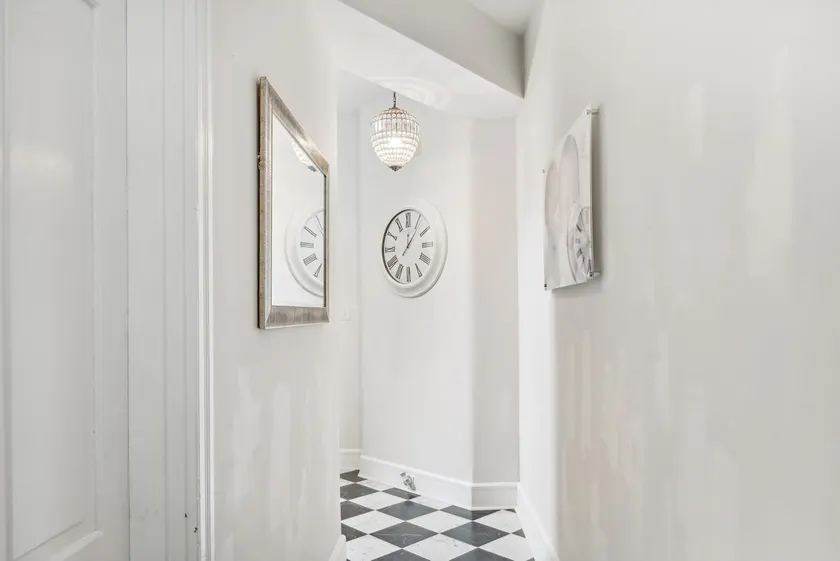 Spacious home walking distance from everything - Image 1