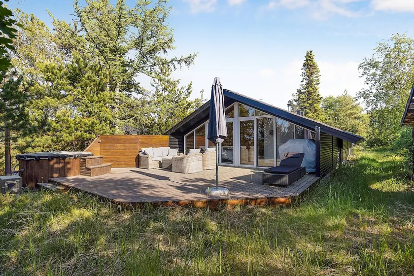 Cozy cabin with wilderness bath and 200 m from beach - Image 1