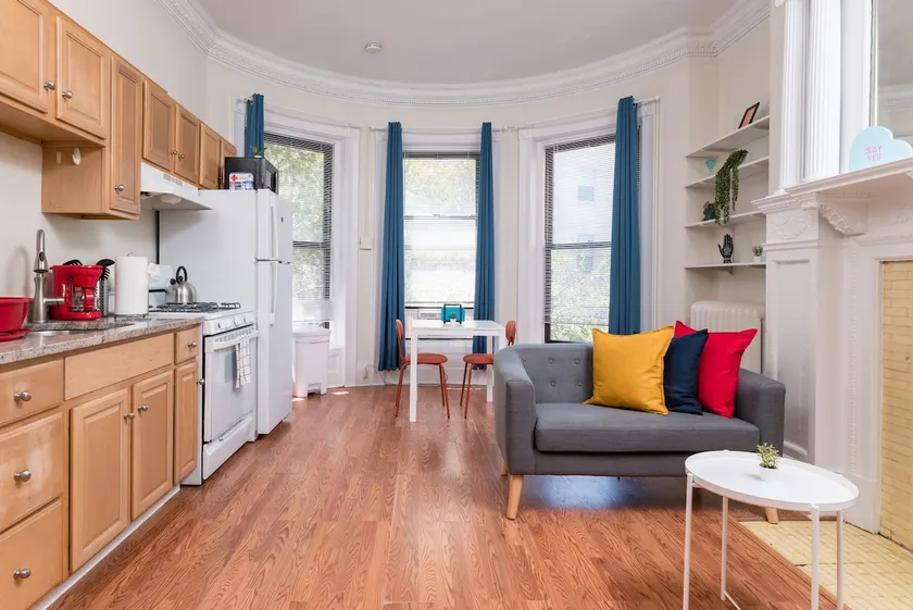 Walk! Walk! Walk! 1 Bed / 1 Bath - 2 mins from T! - Image 1