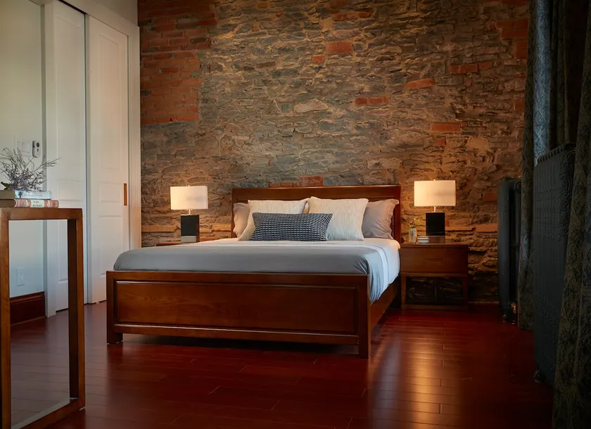 The Madder Suite at Blue Violin - Image 1
