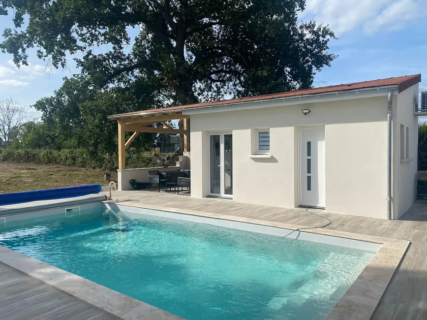 studio/pool in southern Burgundy - Image 1