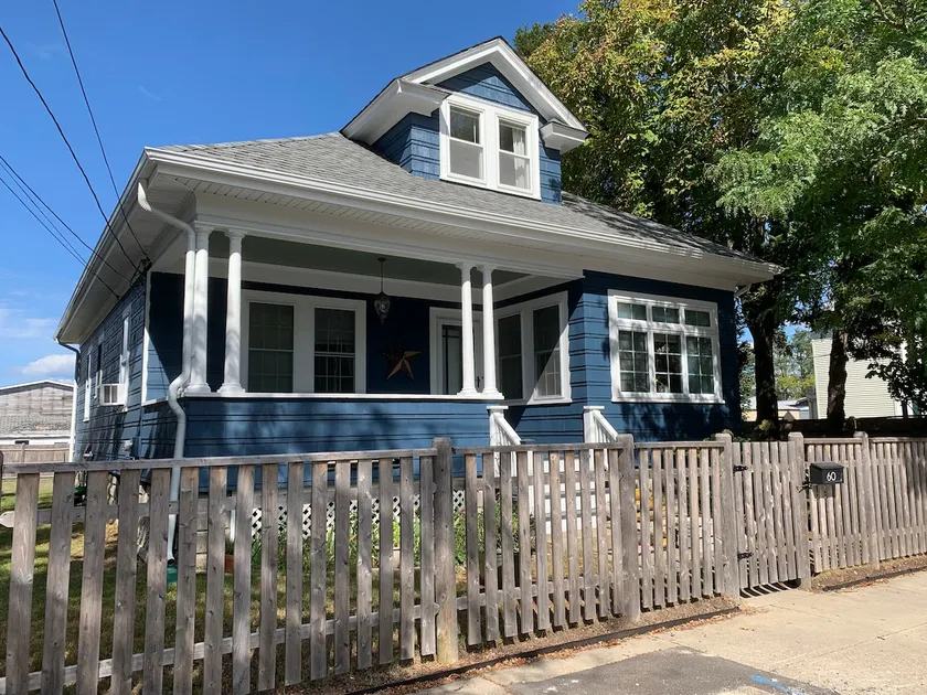Dog Friendly, Fenced Yard, Walk to Everything! - Image 1