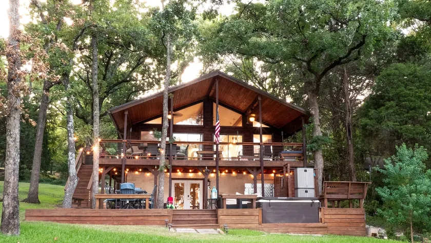 The Good Earth Lake House - Image 1