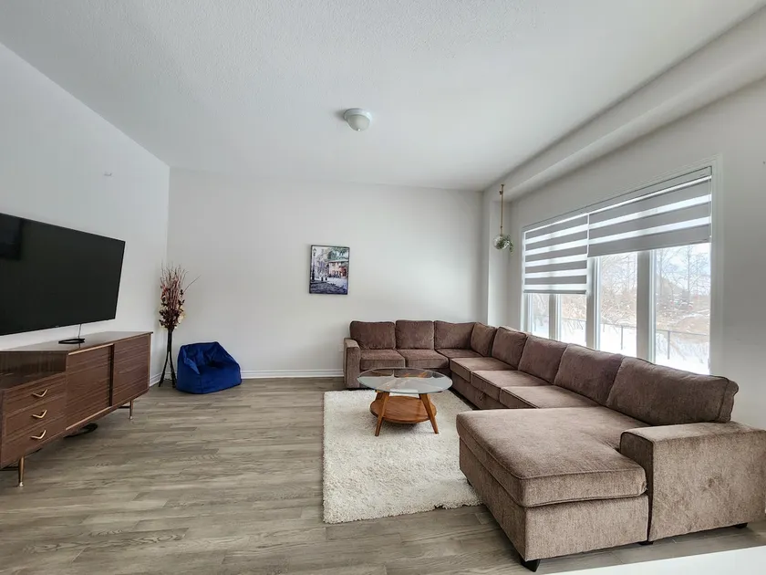 Spacious 4 BDRM Home on Ravine Lot - Image 1
