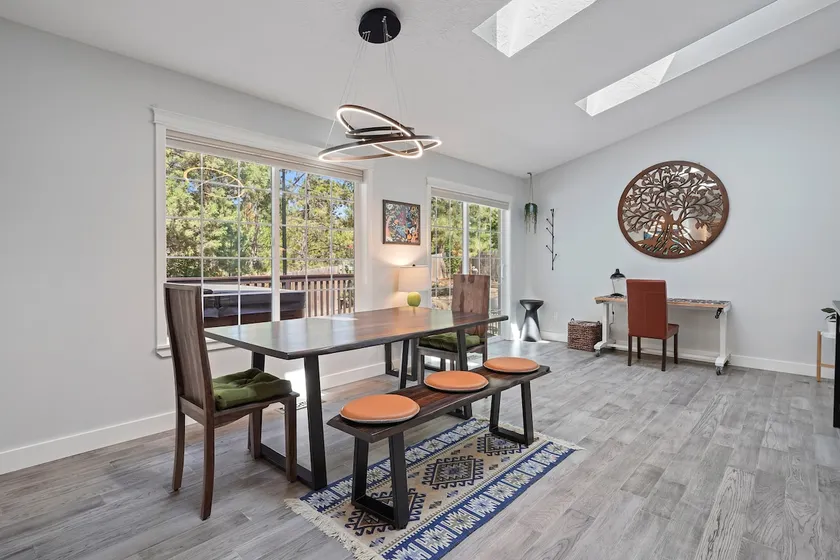 Quail Park Haven in NW! King Beds & Hot Tub - Image 1