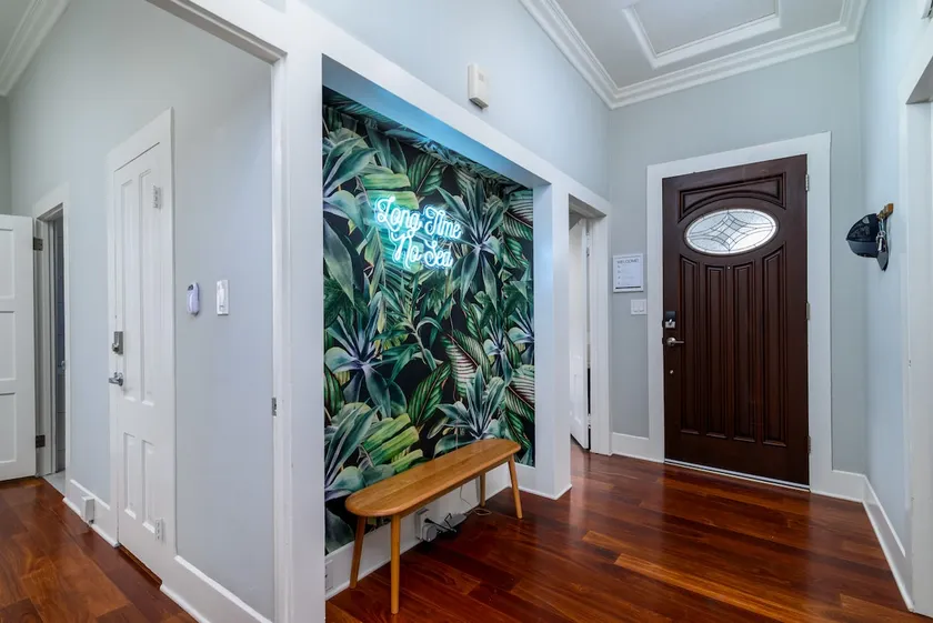 Historic Victorian | Walk to Pier & Downtown - Image 1