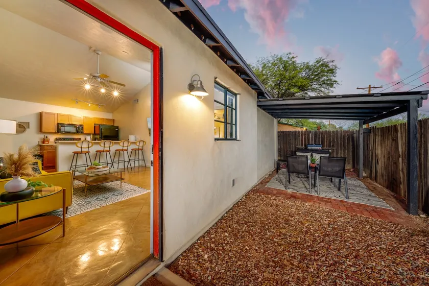 Central, 1 BR 1 BA, Fenced, Cozy, Guesthouse - Image 1