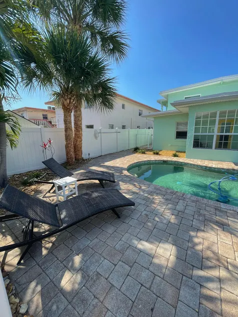 Cozy Cottage 1BR Heated Pool 3min Walk to Beach - Image 1