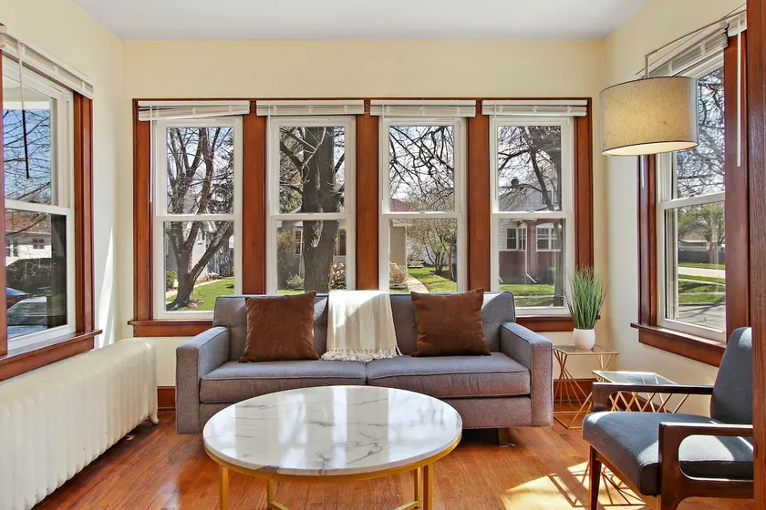 Rustic Charm 2 Bedroom Apartment | Waukegan - Image 1