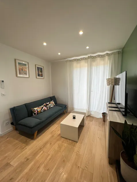 2-room apartment, terrace and private - Image 1