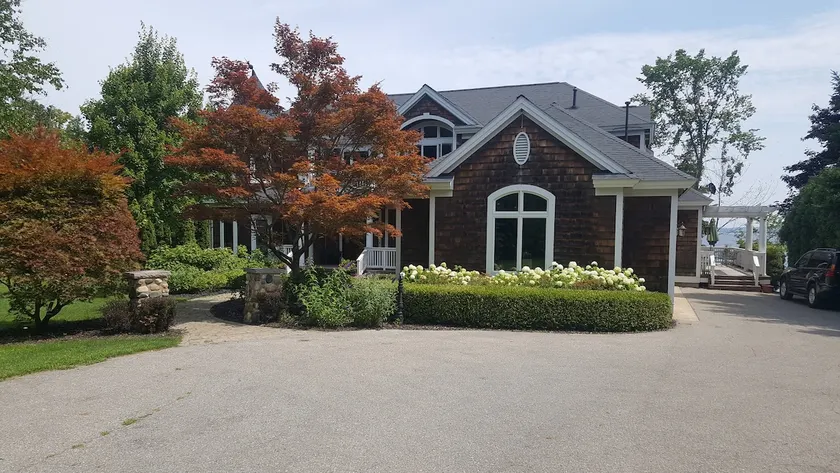 Vintage Lake House M-22 - Image 1