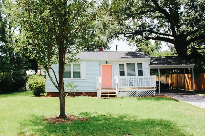 *fenced in backyard* Beaufort Bungalow - Image 1